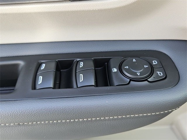 2022 GMC Terrain - Image 17 of 21