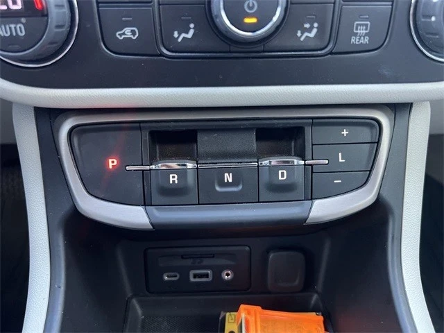 2022 GMC Terrain - Image 16 of 21