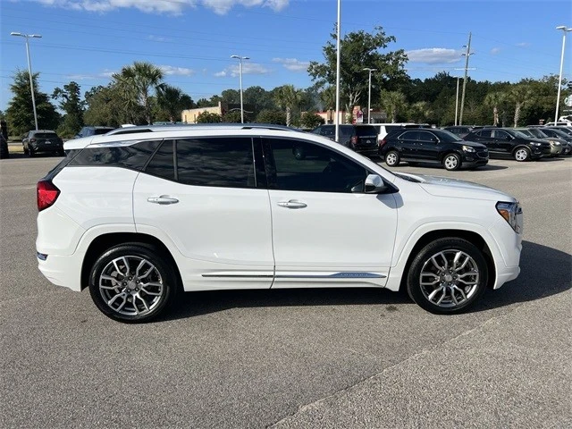 2022 GMC Terrain - Image 9 of 12