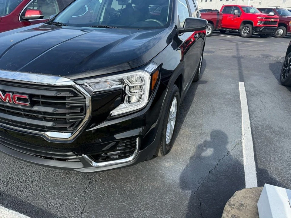 2022 GMC Terrain - Image 2 of 21