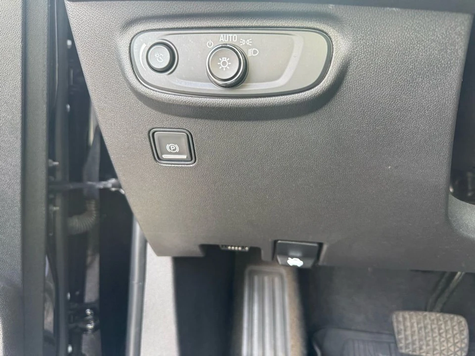 2022 GMC Terrain - Image 15 of 21