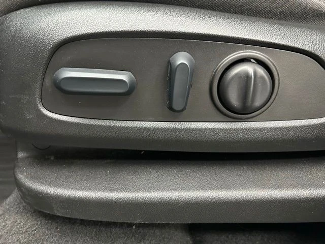 2022 GMC Terrain - Image 9 of 12