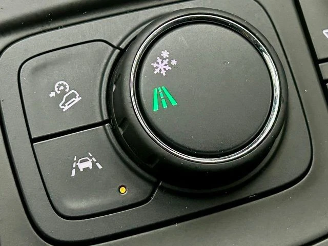2022 GMC Terrain - Image 8 of 12