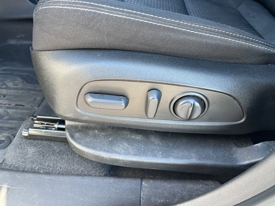 2022 GMC Terrain - Image 16 of 21