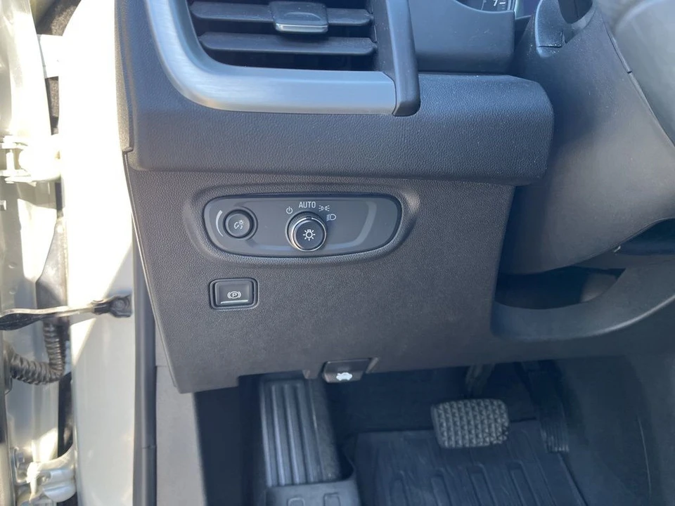 2022 GMC Terrain - Image 17 of 21