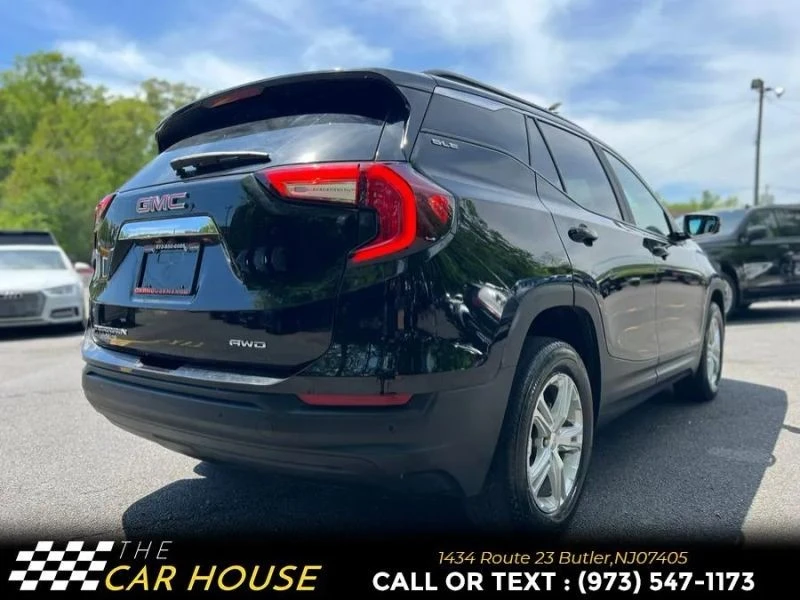 2022 GMC Terrain - Image 8 of 12