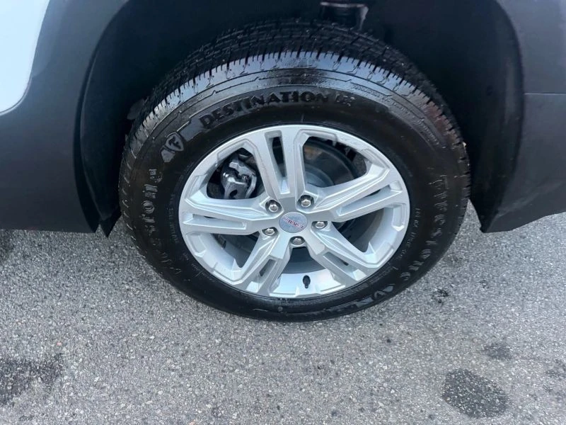 2022 GMC Terrain - Image 9 of 12