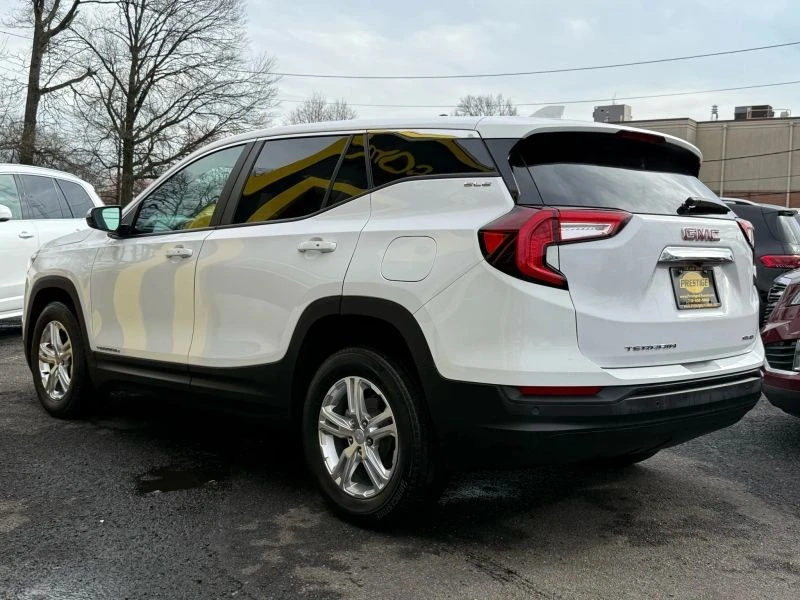 2022 GMC Terrain - Image 4 of 12