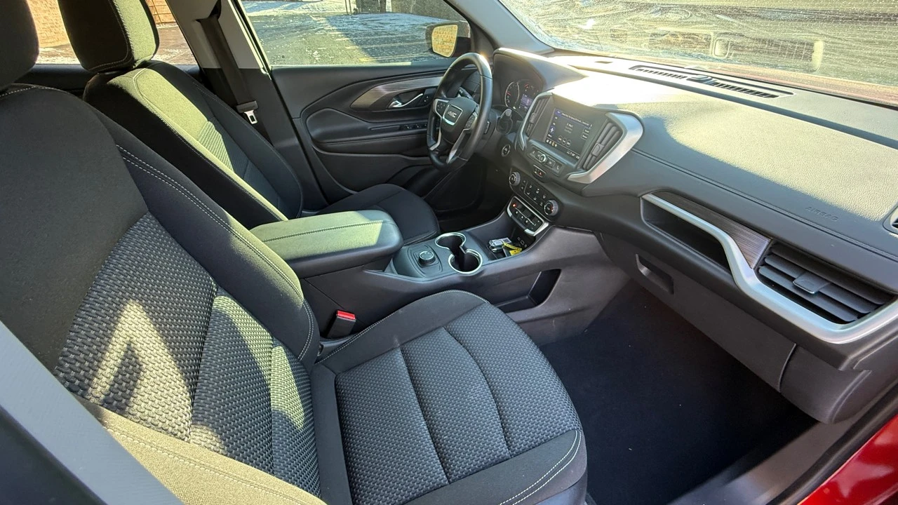 2022 GMC Terrain - Image 11 of 21