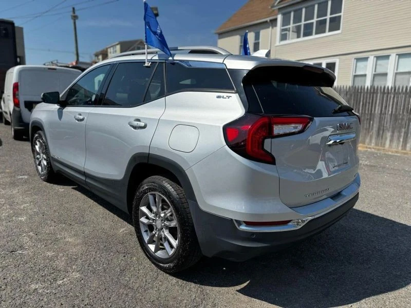 2022 GMC Terrain - Image 8 of 12