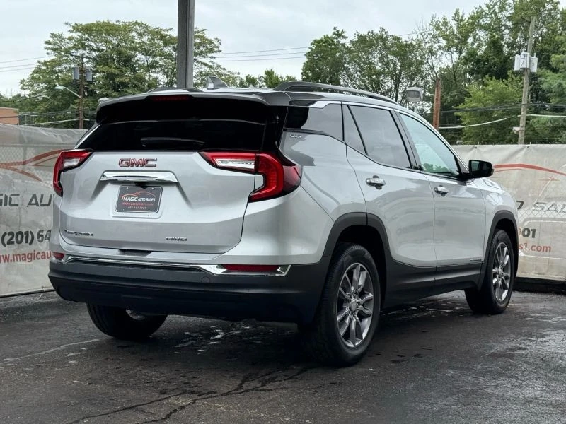 2022 GMC Terrain - Image 9 of 12