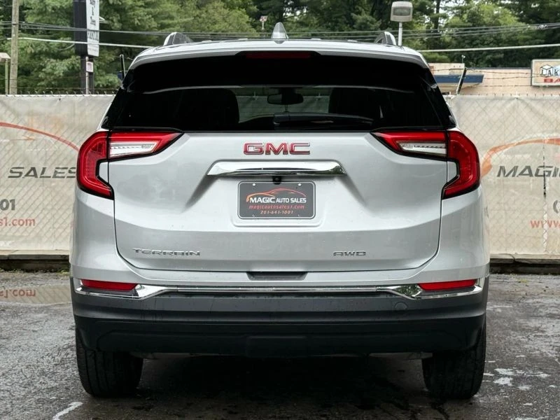 2022 GMC Terrain - Image 10 of 12