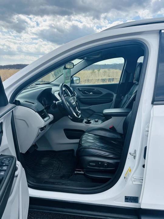 2022 GMC Terrain - Image 11 of 21