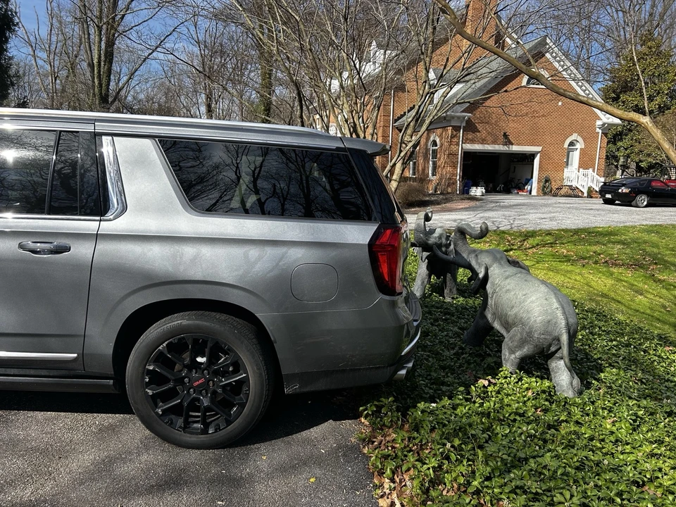 2022 GMC Yukon 5th Gen - Image 4 of 21