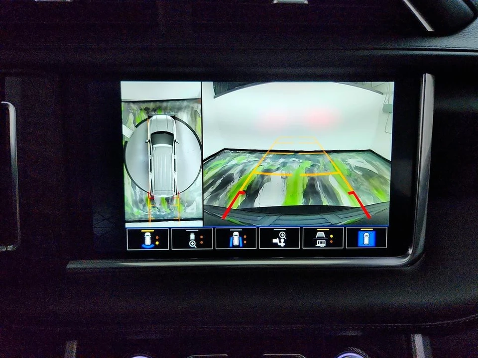 2022 GMC Yukon 5th Gen - Image 19 of 21
