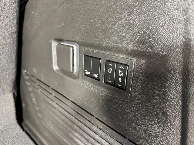 2022 GMC Yukon 5th Gen - Image 8 of 12
