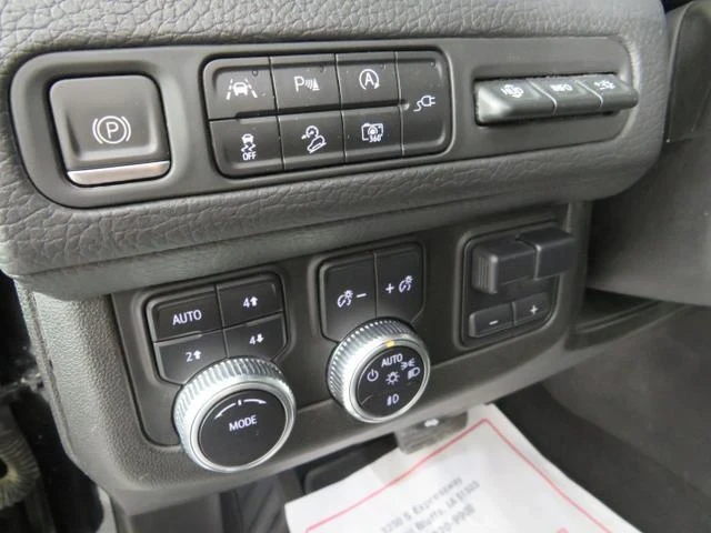 2022 GMC Yukon 5th Gen - Image 17 of 21