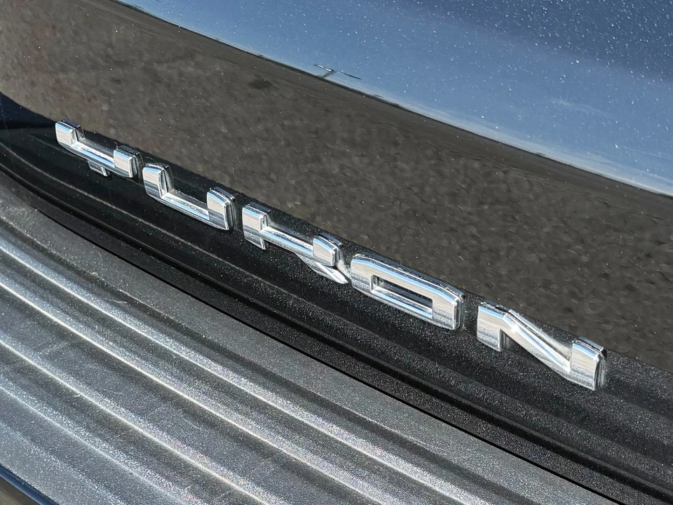 2022 GMC Yukon 5th Gen - Image 16 of 21