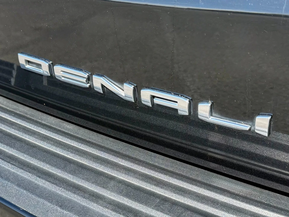 2022 GMC Yukon 5th Gen - Image 18 of 21