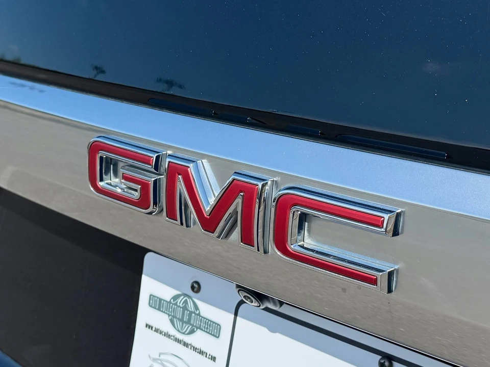 2022 GMC Yukon 5th Gen - Image 17 of 21