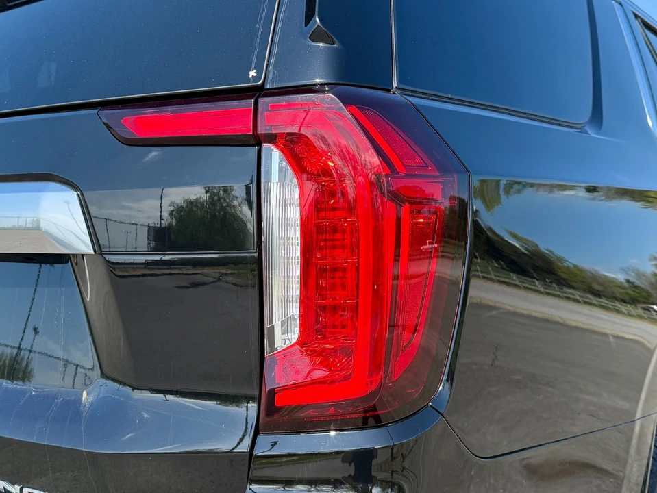 2022 GMC Yukon 5th Gen - Image 19 of 21