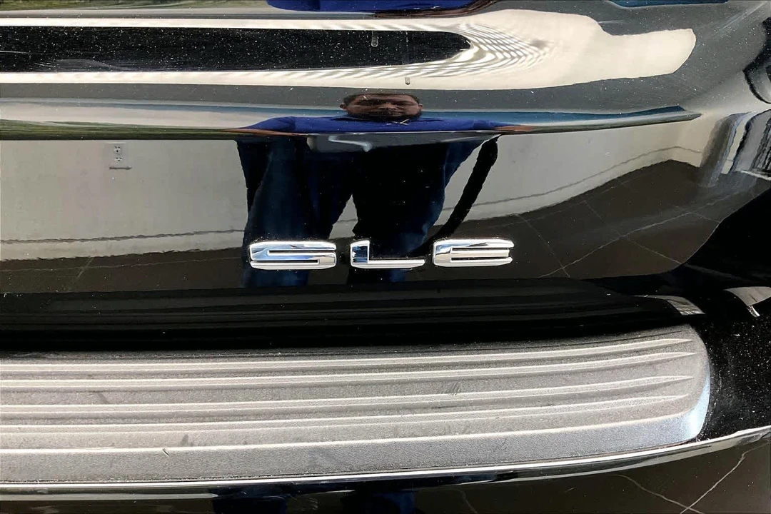 2022 GMC Yukon 5th Gen - Image 10 of 12