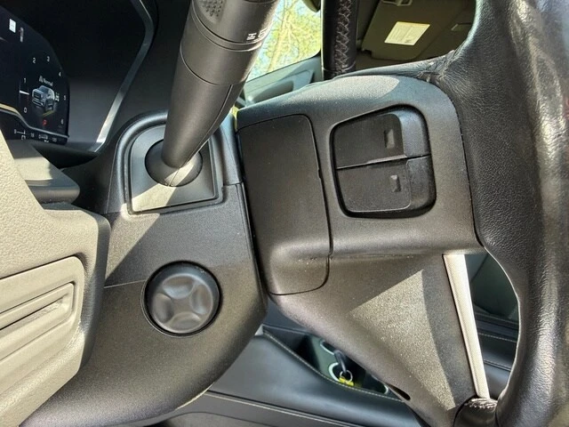 2022 GMC Yukon 5th Gen - Image 15 of 21