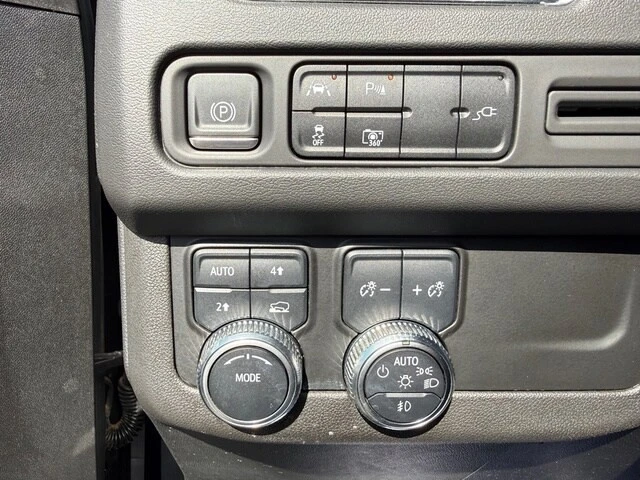 2022 GMC Yukon 5th Gen - Image 16 of 21