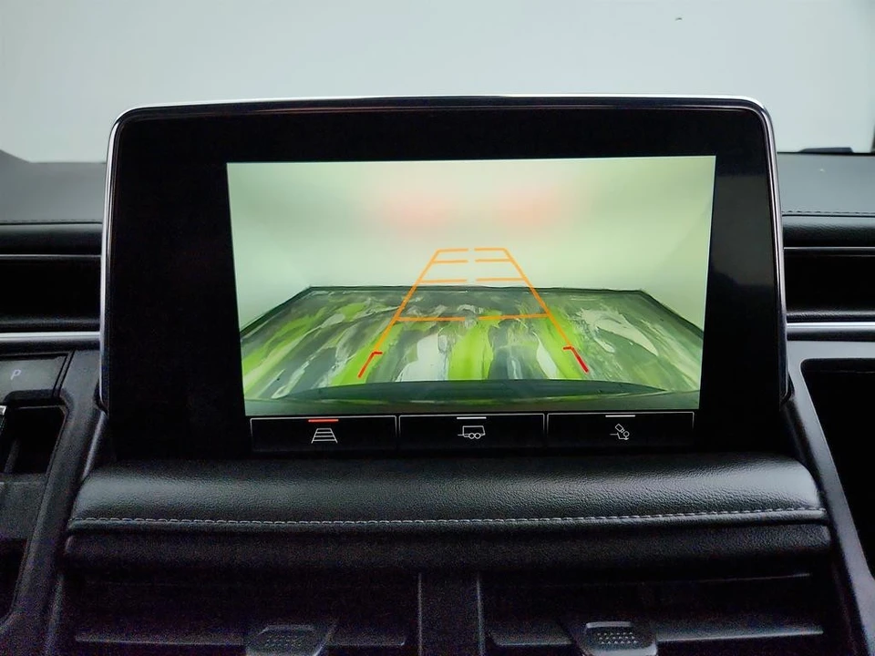 2022 GMC Yukon 5th Gen - Image 17 of 21