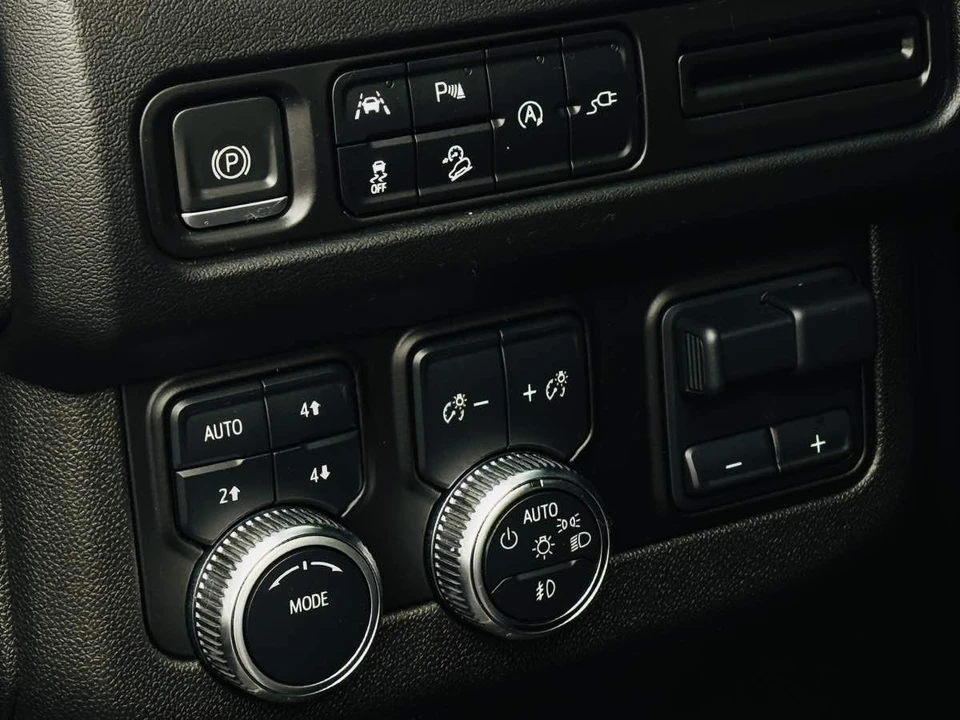 2022 GMC Yukon 5th Gen - Image 14 of 14