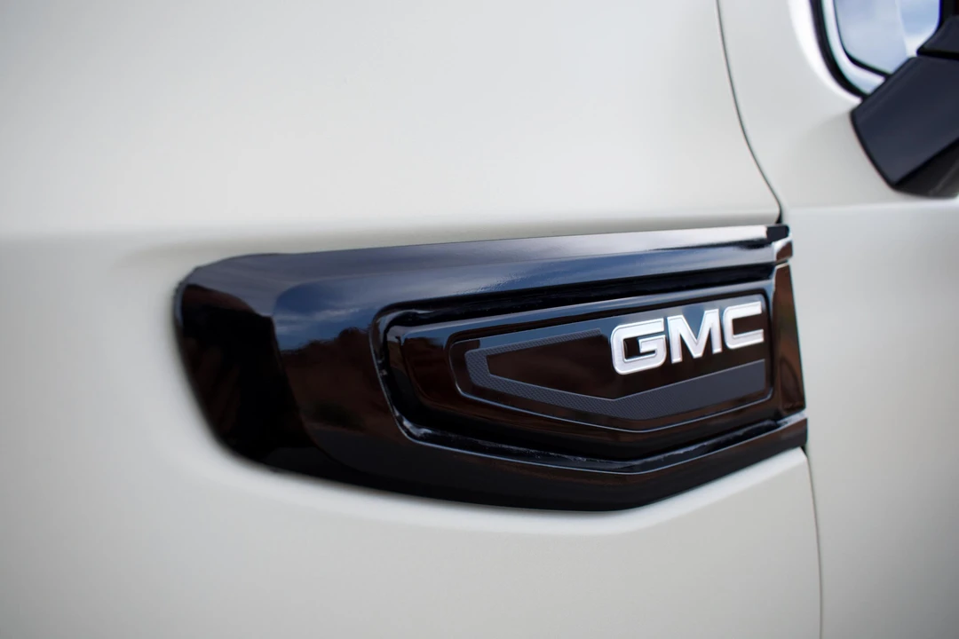 2022 GMC Yukon 5th Gen - Image 25 of 31