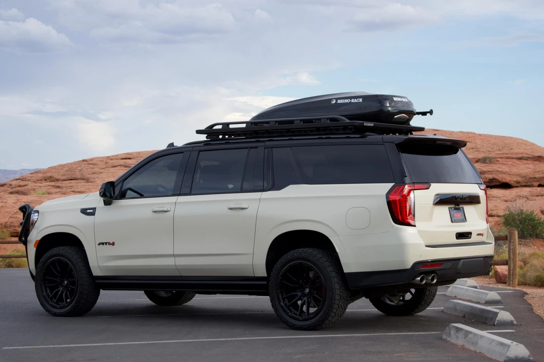 2022 GMC Yukon 5th Gen - Image 9 of 31