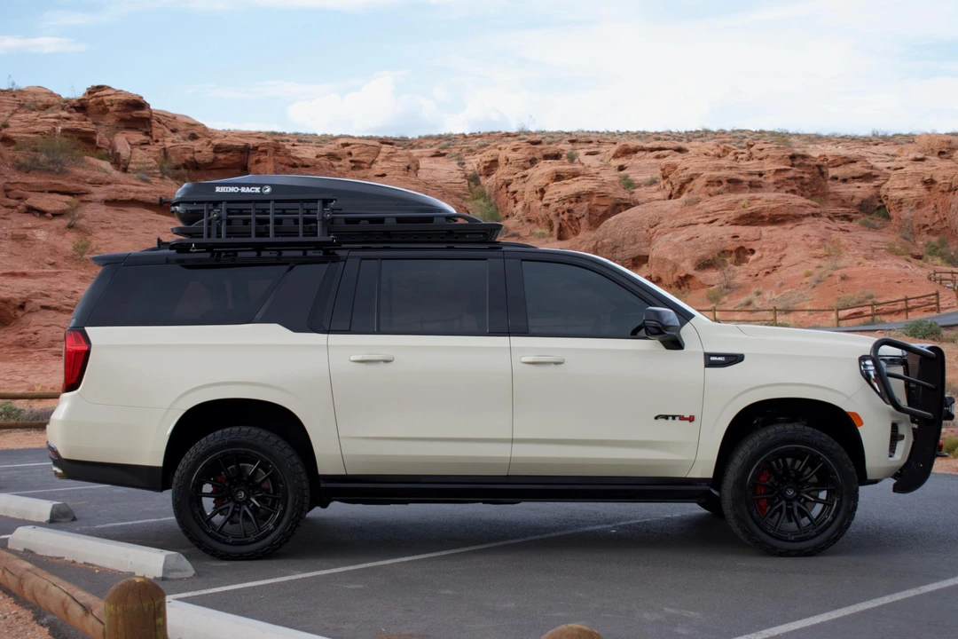 2022 GMC Yukon 5th Gen - Image 12 of 31