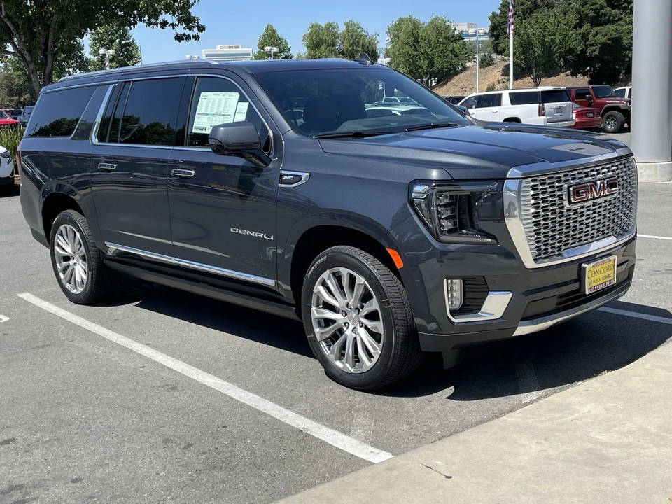 2022 GMC Yukon 5th Gen - Image 2 of 4