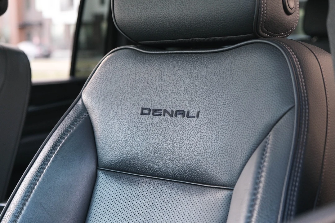 2022 GMC Yukon 5th Gen - Image 17 of 21
