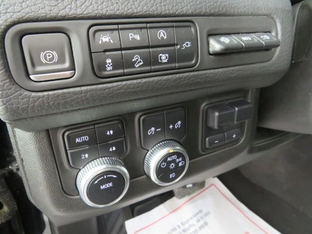 2022 GMC Yukon 5th Gen - Image 17 of 21