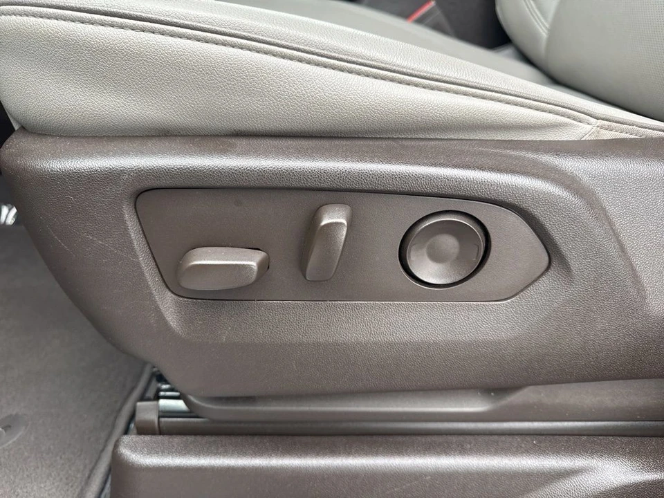2022 GMC Yukon 5th Gen - Image 10 of 21