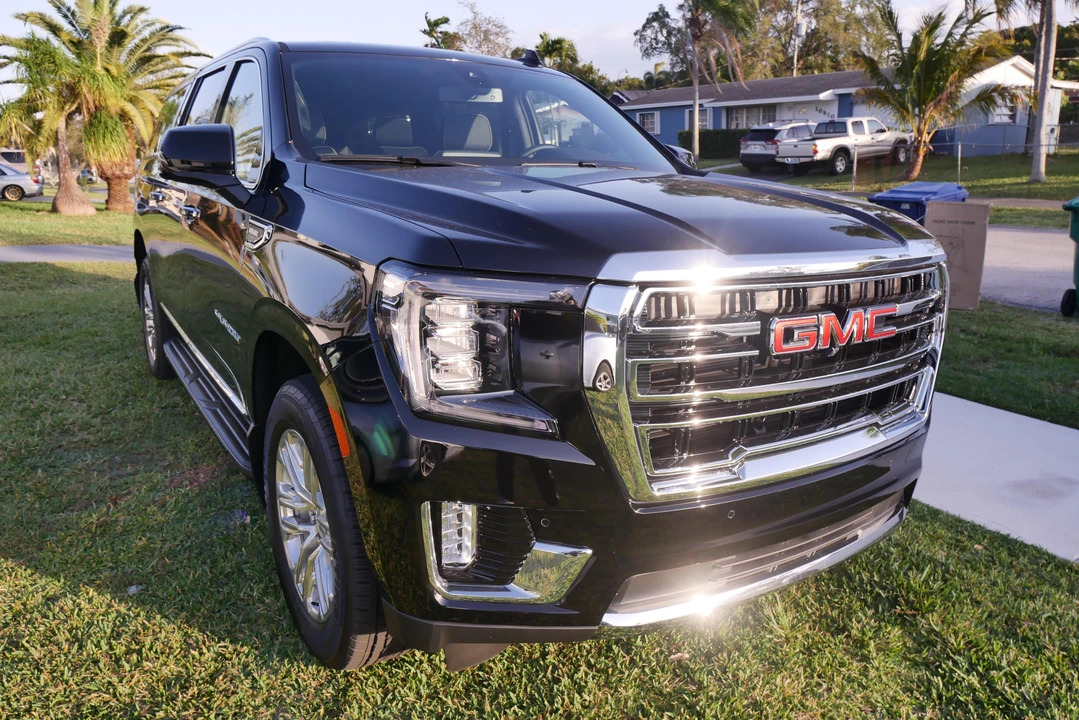 2022 GMC Yukon 5th Gen - Image 9 of 31