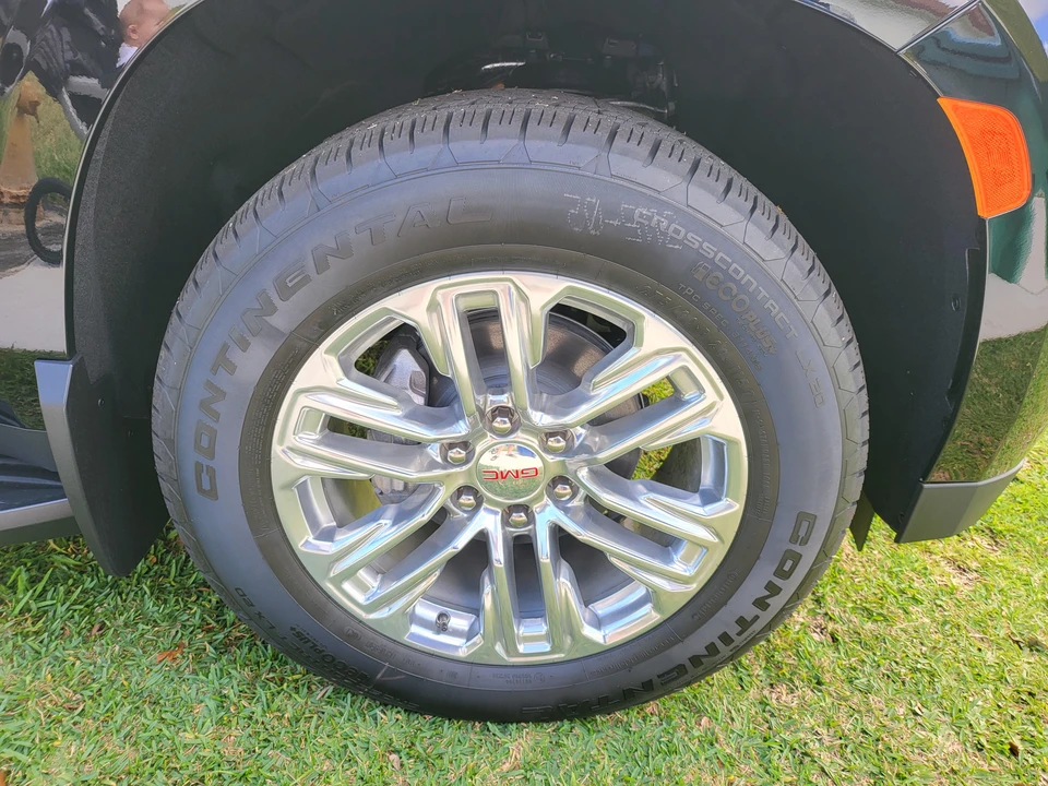 2022 GMC Yukon 5th Gen - Image 27 of 31