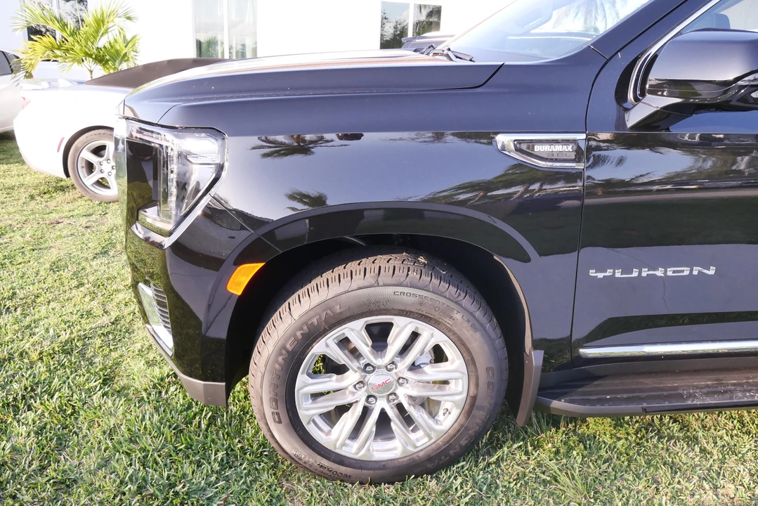 2022 GMC Yukon 5th Gen - Image 12 of 31