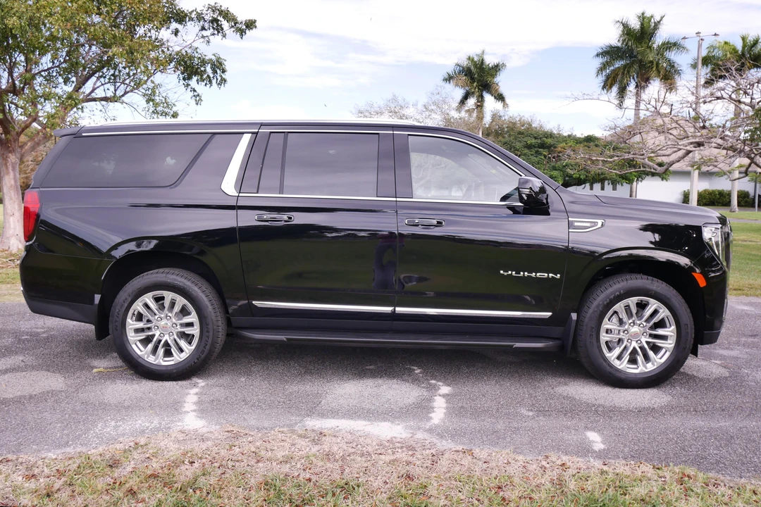 2022 GMC Yukon 5th Gen - Image 3 of 31