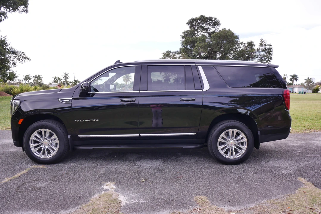 2022 GMC Yukon 5th Gen - Image 6 of 31