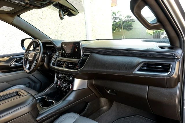 2022 GMC Yukon 5th Gen - Image 17 of 21