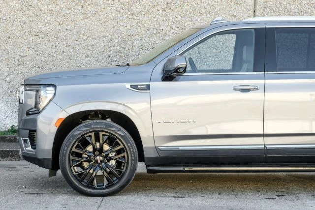 2022 GMC Yukon 5th Gen - Image 15 of 21