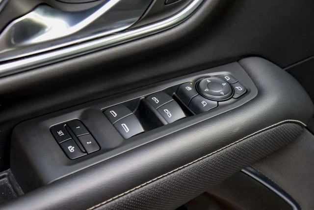 2022 GMC Yukon 5th Gen - Image 15 of 21
