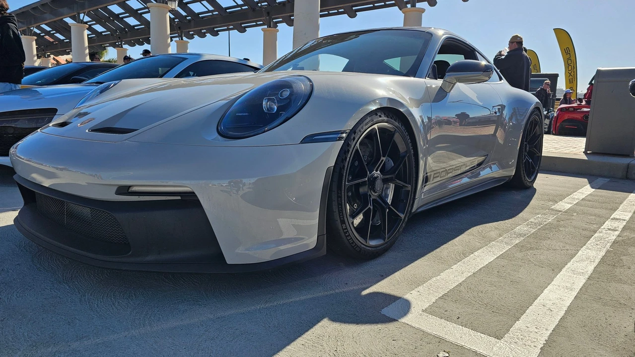2022 Porsche 992 GT3 - Image 2 of 17