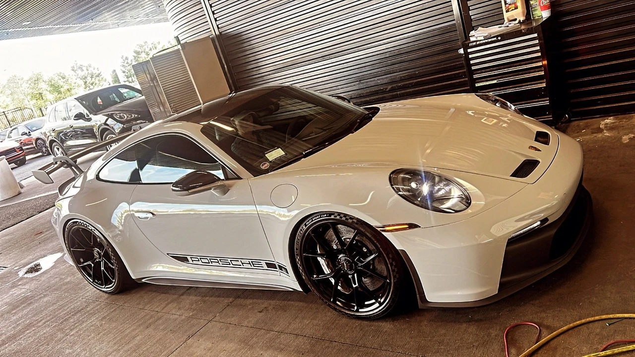 2022 Porsche 992 GT3 - Image 5 of 17