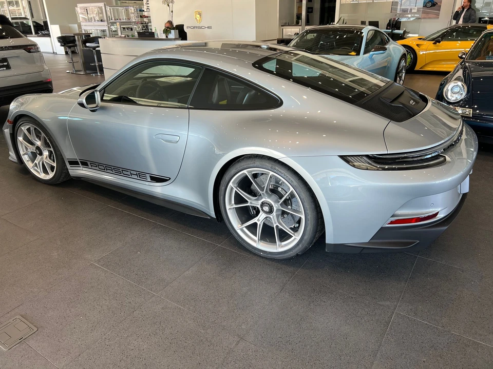 2022 Porsche 992 GT3 - Image 3 of 17