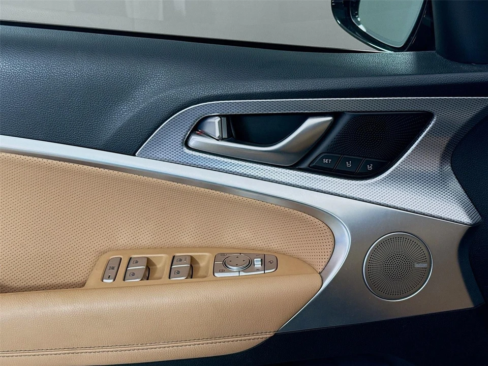 2022 Genesis G70 - Image 13 of 15