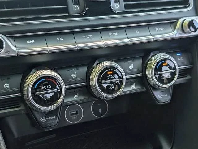 2022 Genesis G70 - Image 16 of 20